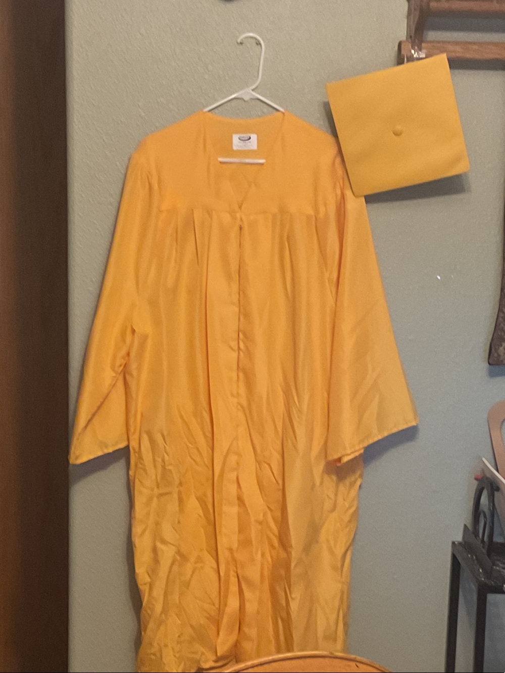 Jostens Womens Graduation Cap & Gown Yellow 
Size 5’4”-5’6”
Like New, Worn once